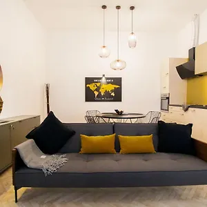  Appartamento Real Delux Next To Gozsdu & Synagogue Ungheria